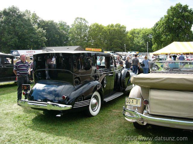 P1020032 Packard 160 Super 8 Towncar 1940 (rear)