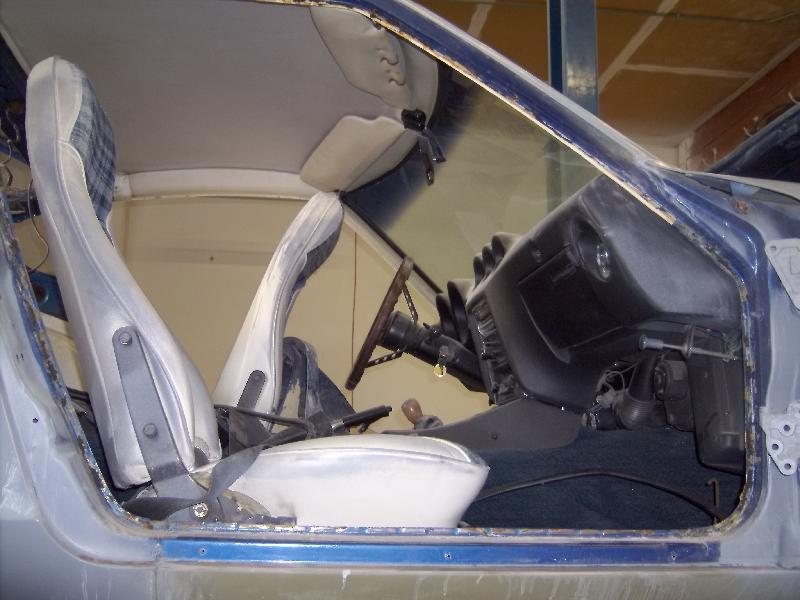 GEDC0364 Passenger side view of doorless car