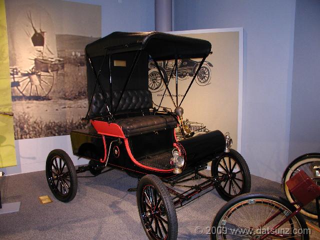 P4300050 1901 Curved Dash Oldsmobile�
